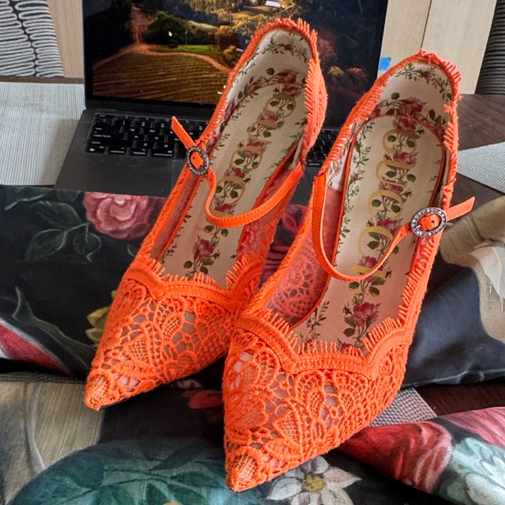 Gucci Elegant Orange Lace Mary Jane Heels Sz 40
